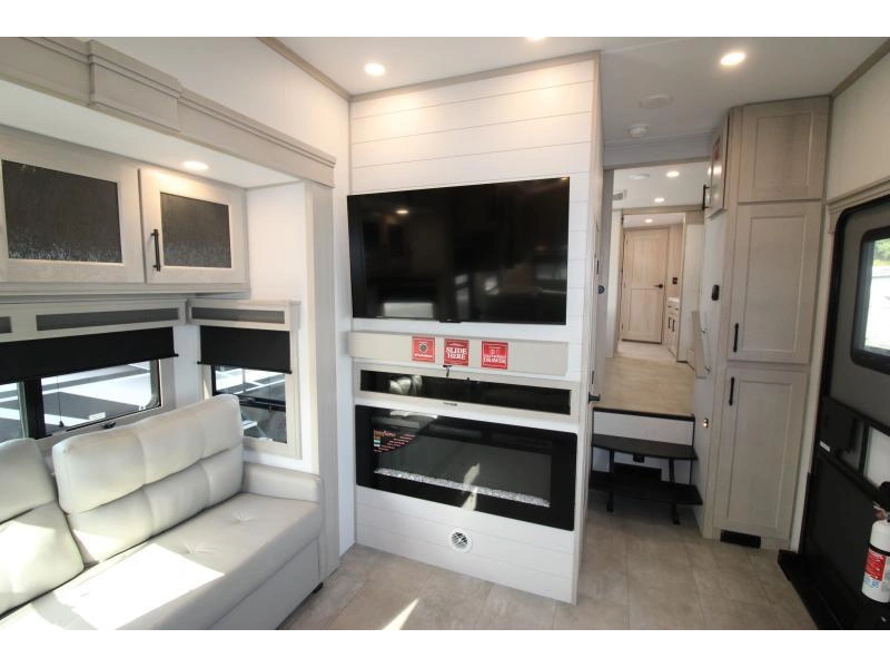Grand Design Solitude 417kb 2026 alt