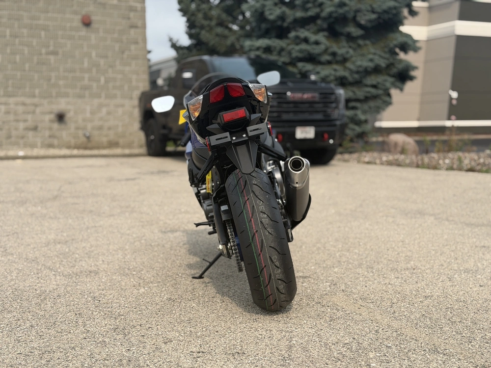 2027 Suzuki Gsx-r750z alt
