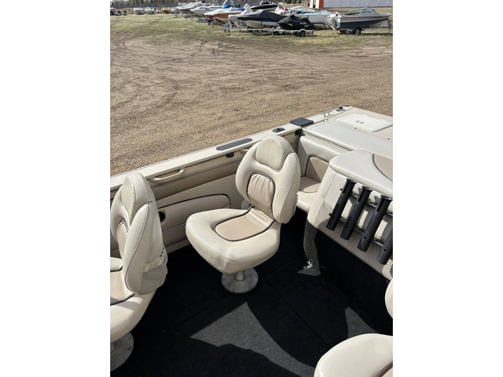 2003 Crestliner 1850 Sportfisher - 15hp Honda alt