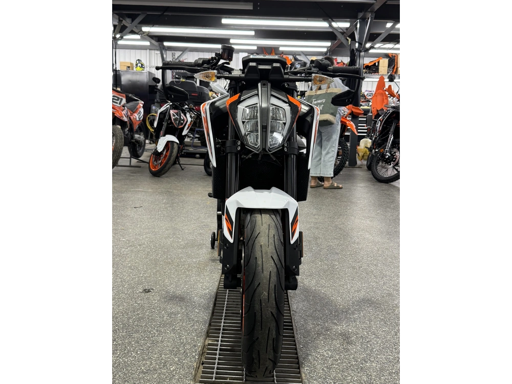 2021 Ktm 890 Duke R alt