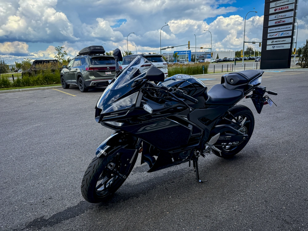 2026 Yamaha R3 alt