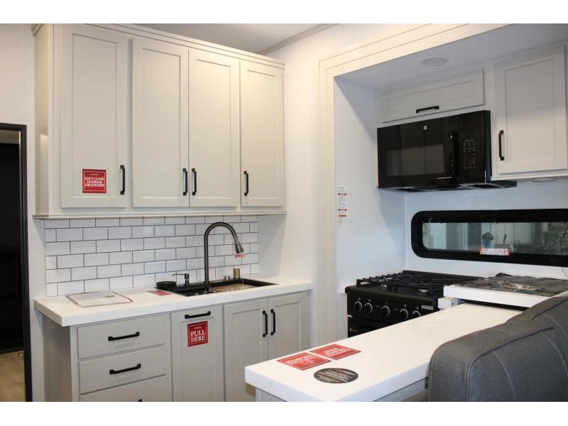 Grand Design Momentum 344m 2026 alt