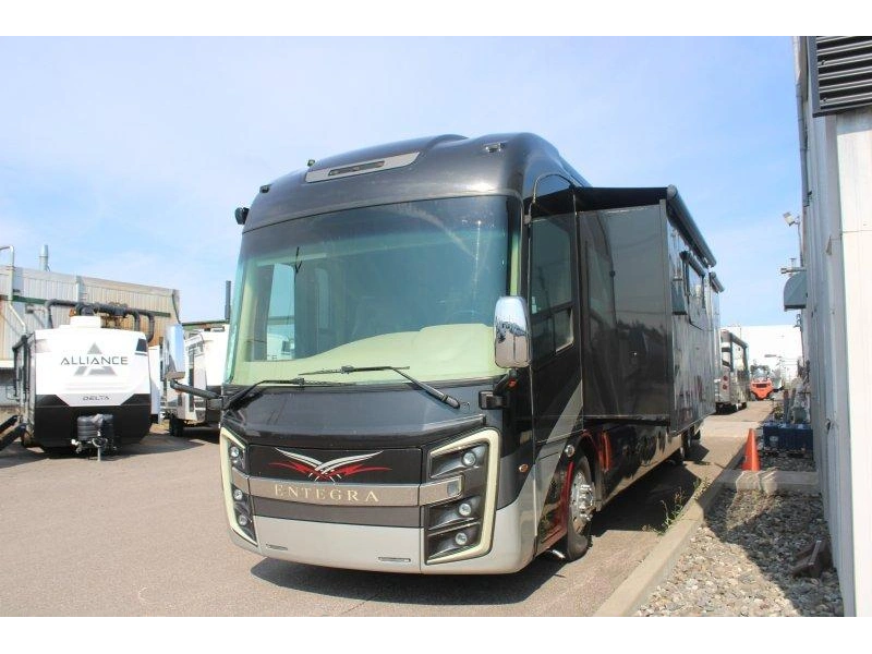 Entegra Coach Aspire 44b 2017 alt