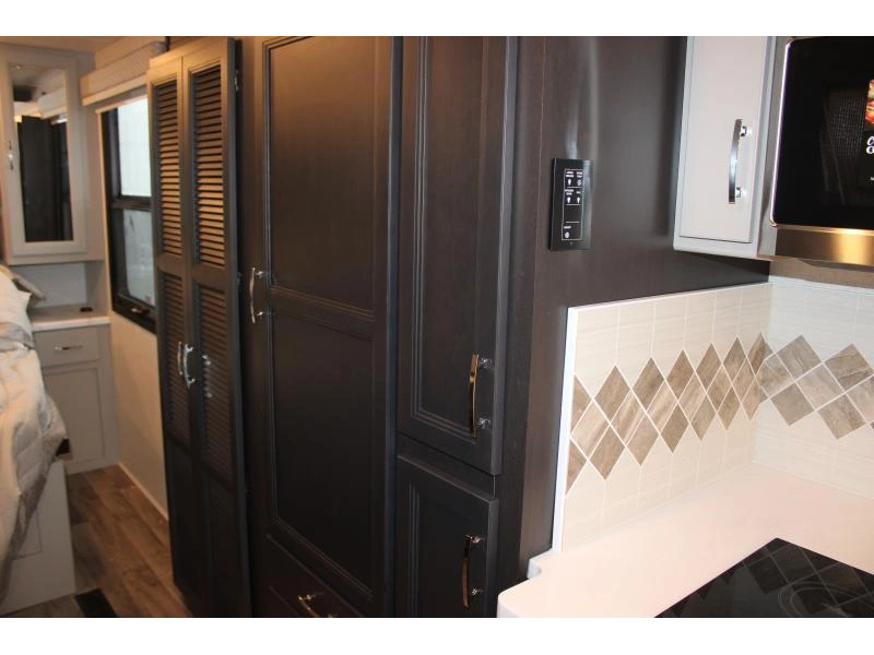 Thor Motor Coach Palazzo 33.6 2026 alt