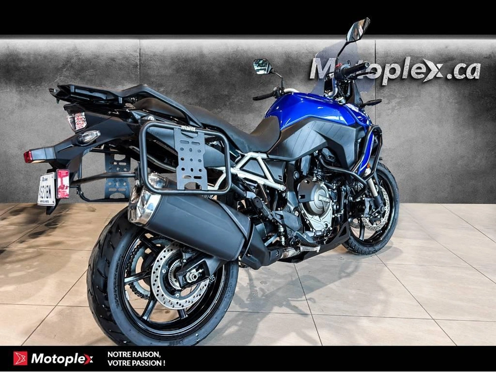2024 Suzuki Vstrom 800 alt