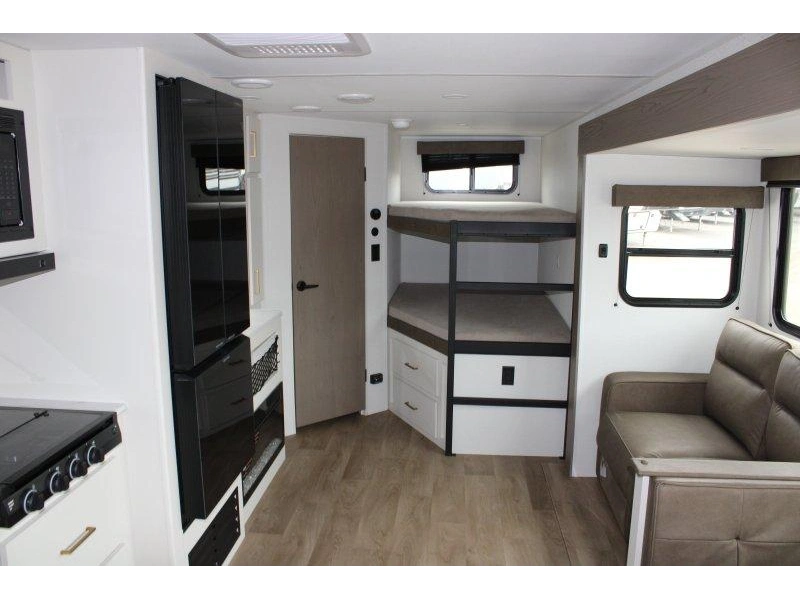Grand Design Transcend 27dbx 2026 alt