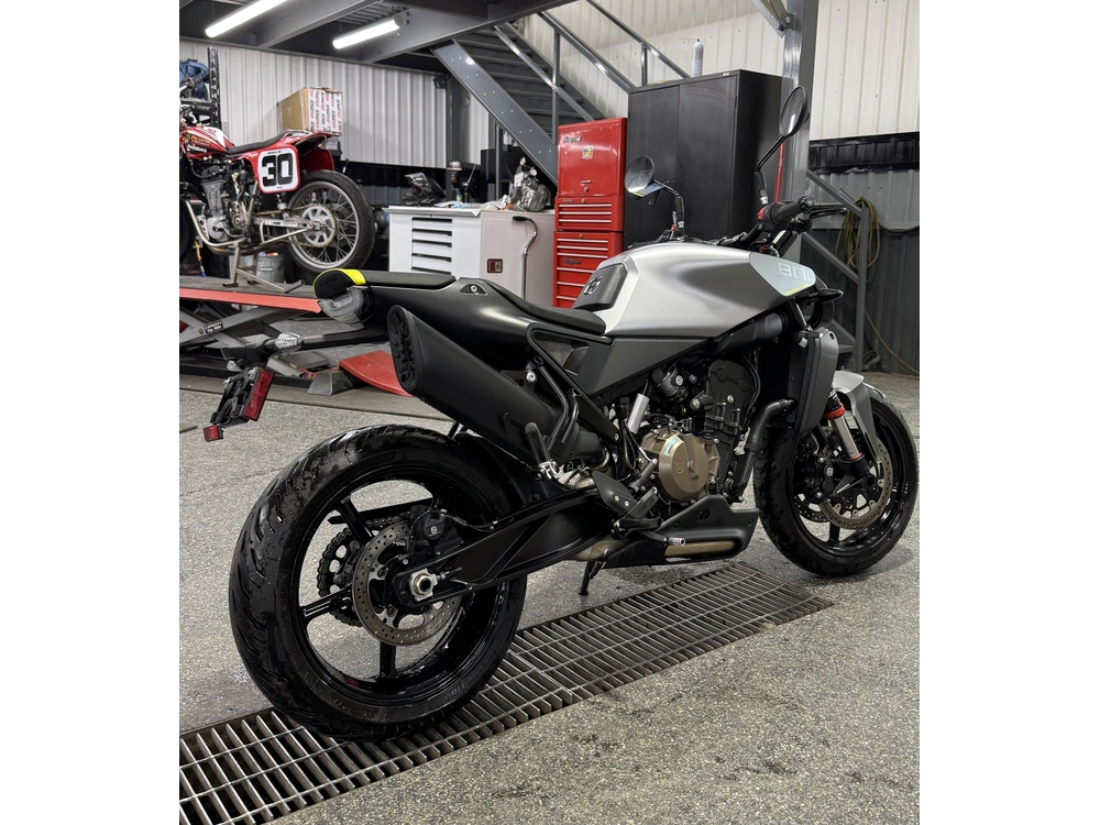 2025 Husqvarna Vitpilen 801 alt