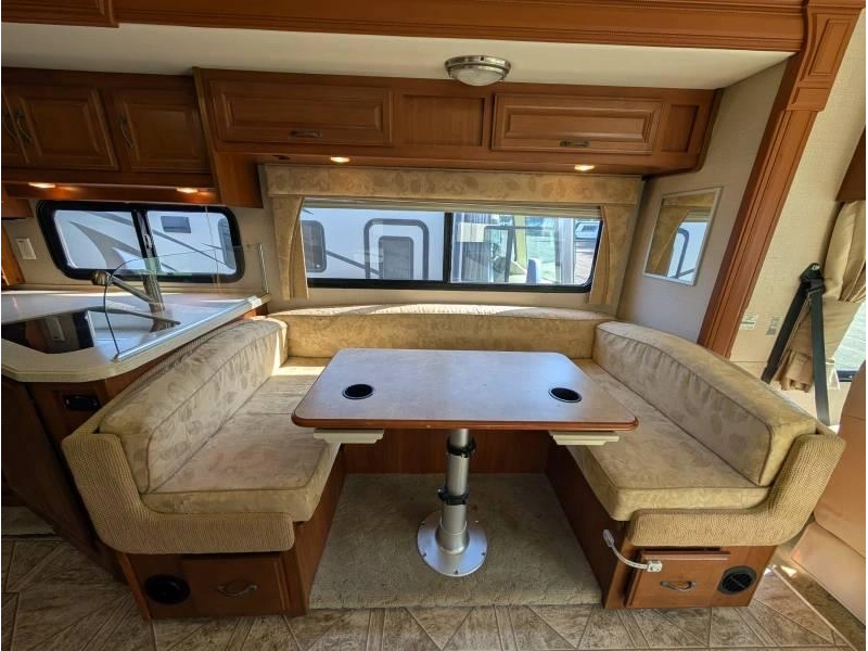 Fleetwood Bounder 33u 2011 alt