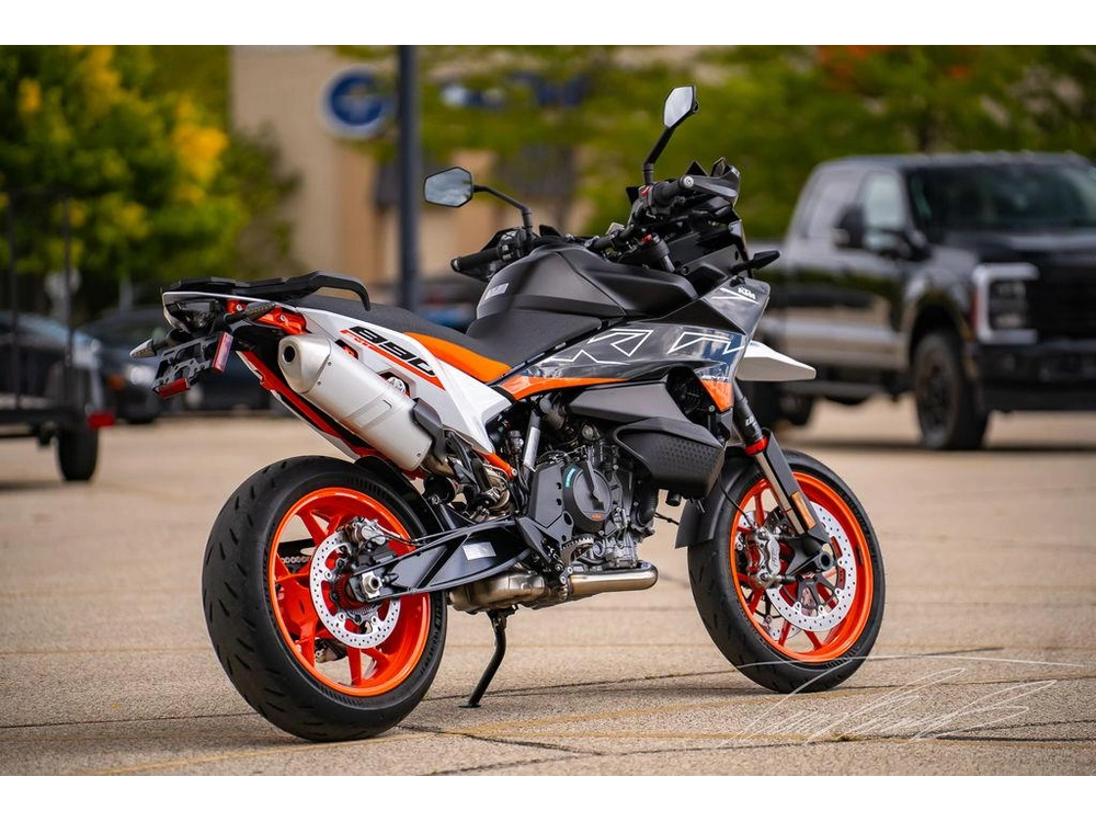 2024 Ktm 890 Smt alt