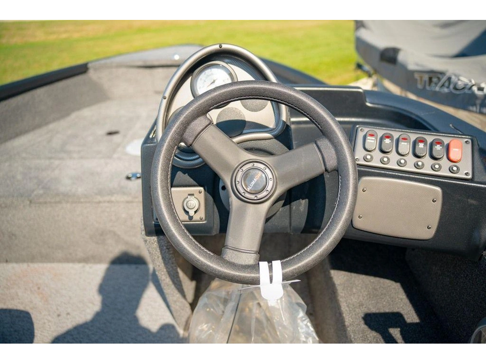 2027 Alumacraft Classic 165 Side Console alt
