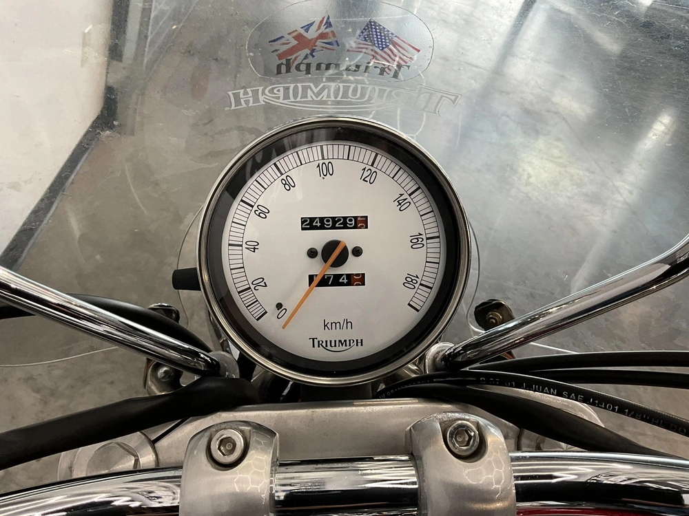 2002 Triumph Bonneville America alt
