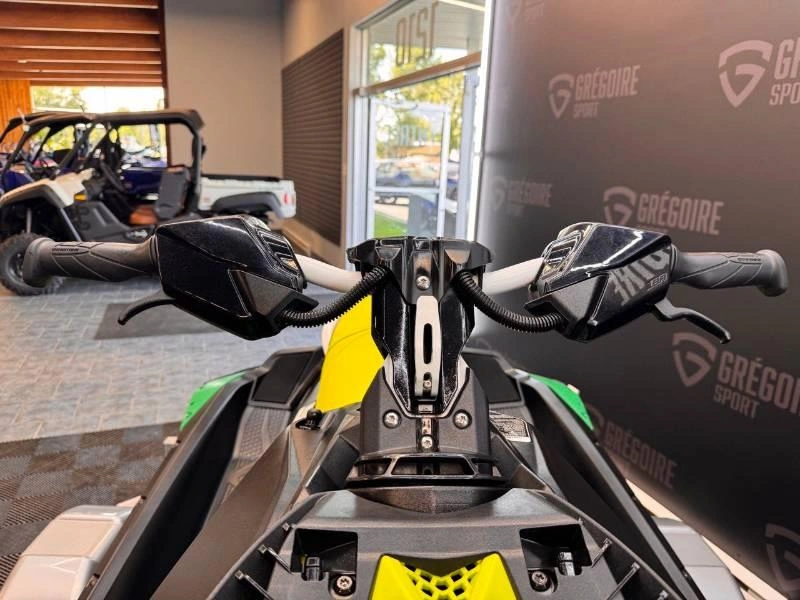 Sea-doo Spark Trixx 2up 2021 alt