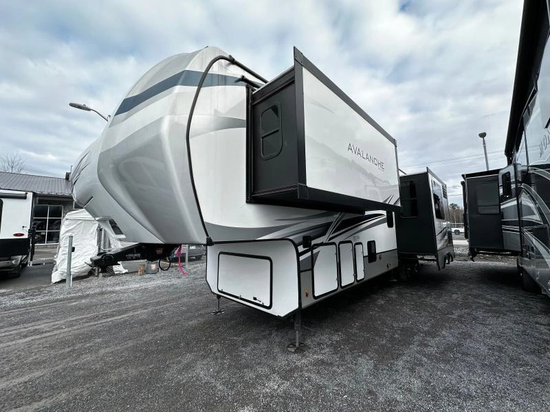 Keystone Rv Avalanche 352bh 2022 alt