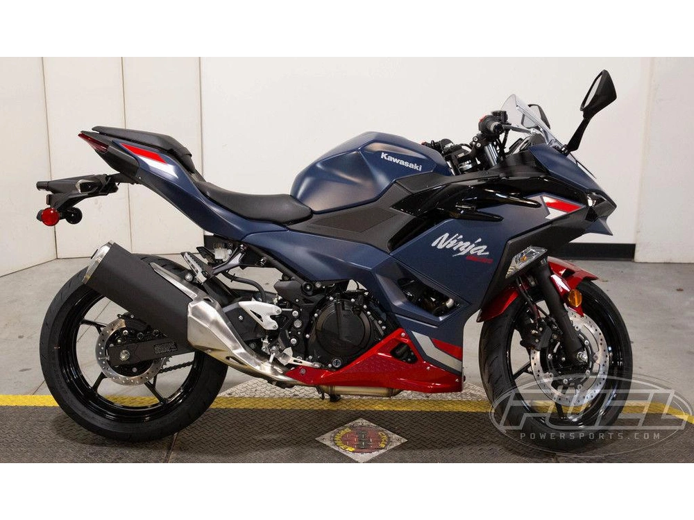 2026 Kawasaki Ninja® 500 Abs Metallic Matte Twilight Blue alt