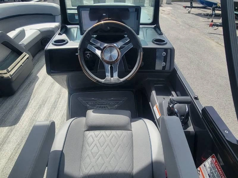 Bennington Marine M22 Swingback Luxe 3t / F200 2025 alt