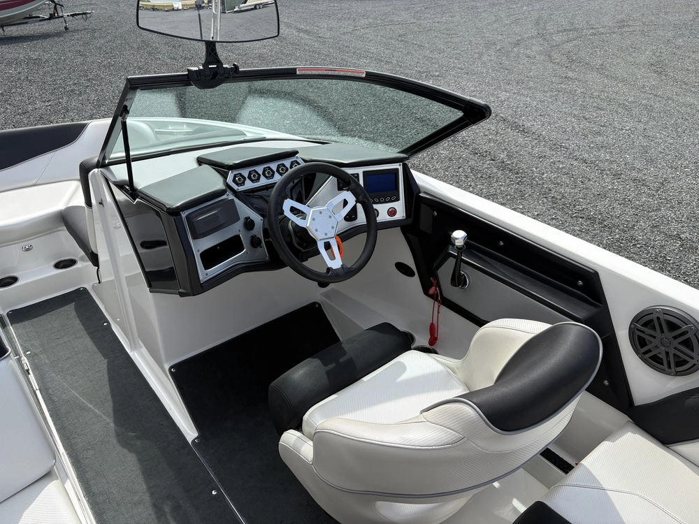 2016 Mastercraft Nxt 20 alt