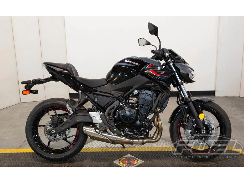 2025 Kawasaki Z650 alt