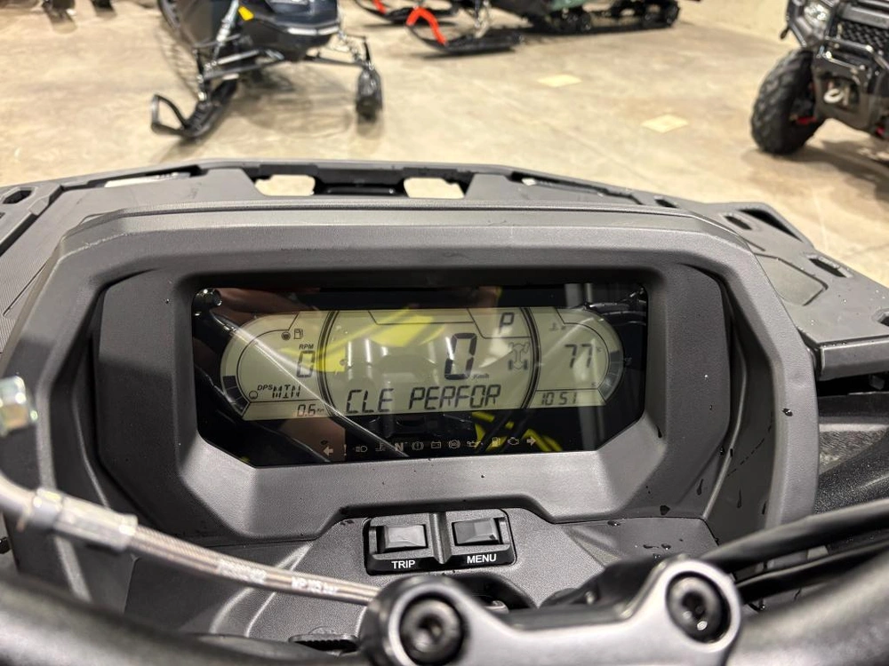 Can-am Outlander Max 6x6 Backcountry 1000r 2026 alt