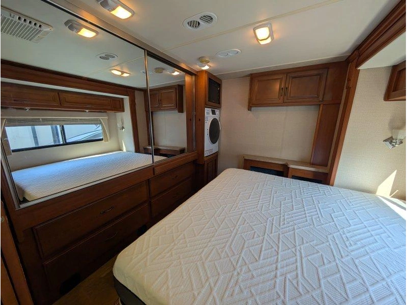 Fleetwood Bounder 33u 2011 alt