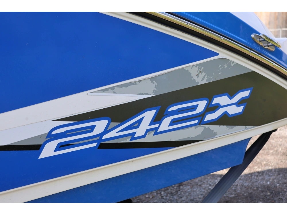 2020 Yamaha 242x alt
