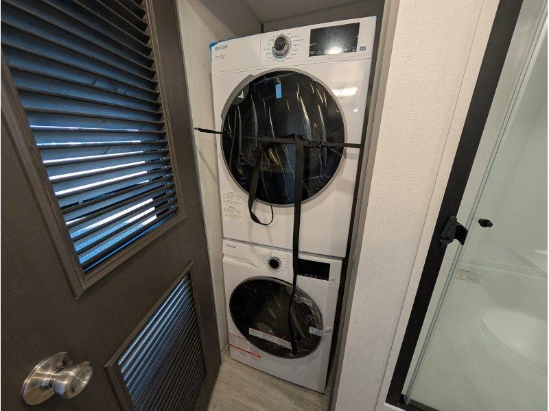 Coachmen Catalina 42condo 2027 alt
