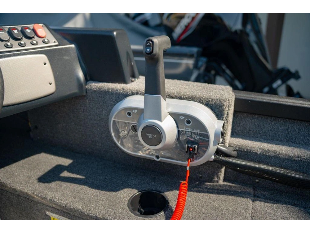 2027 Alumacraft Classic 165 Side Console alt