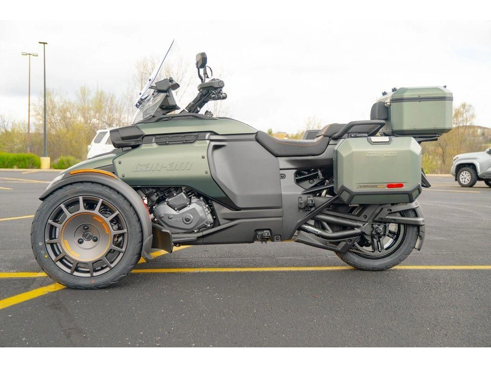 2026 Can-am Canyon Redrock alt