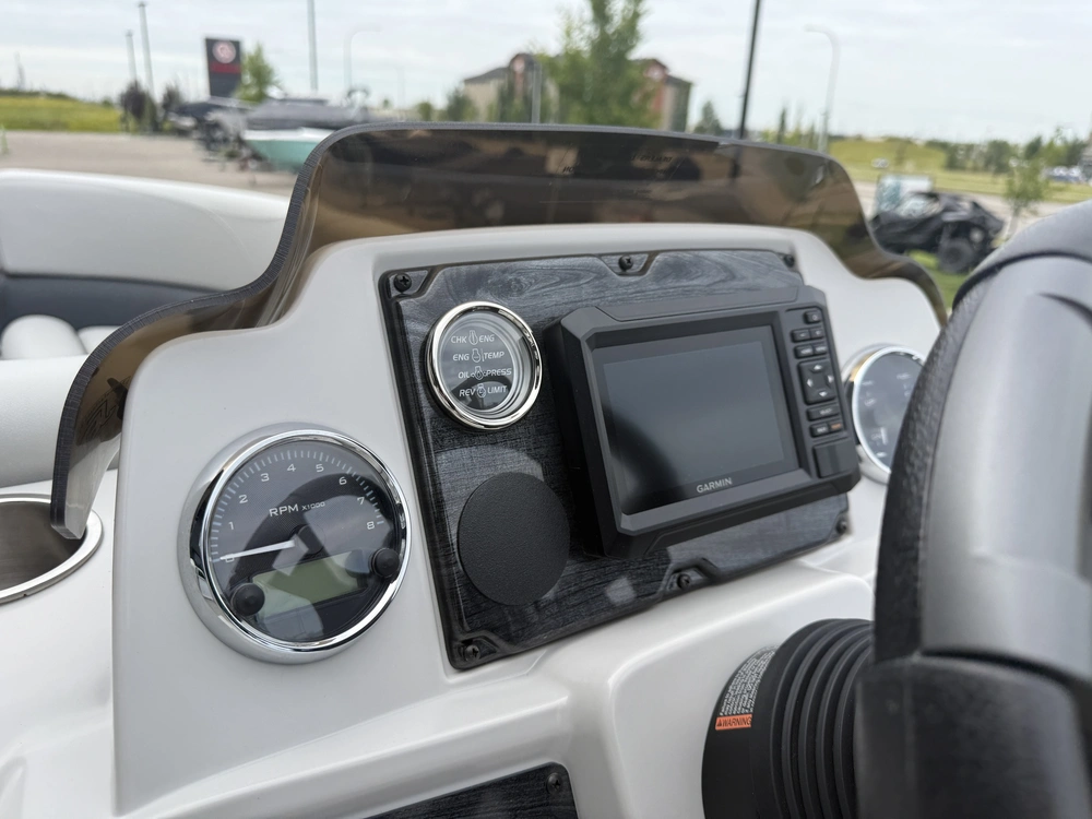 2025 Tahoe 2380ql alt