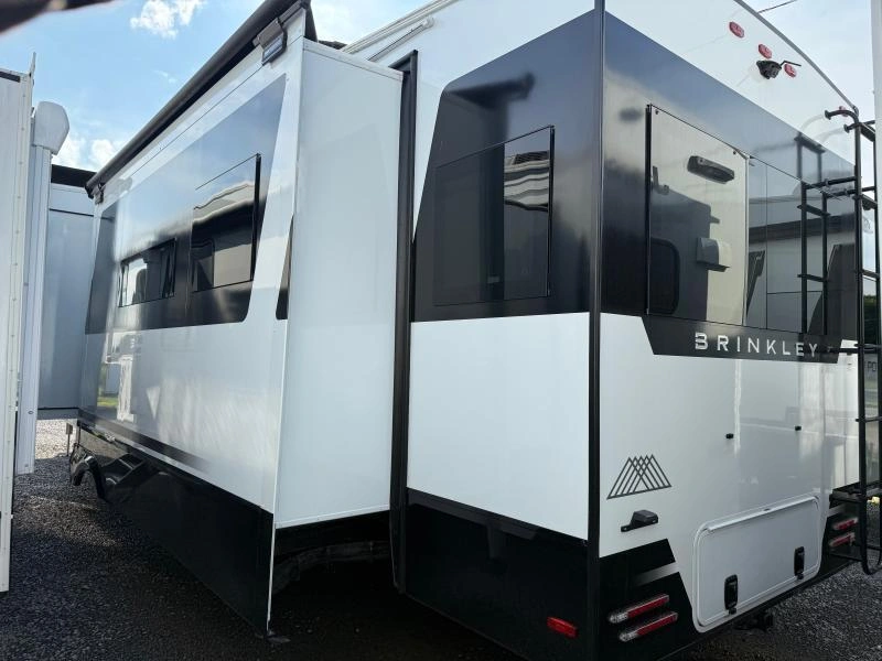 Brinkley Model Z Z3610 2024 alt