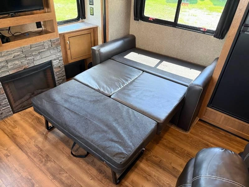 Coachmen Catalina 333rets 2019 alt