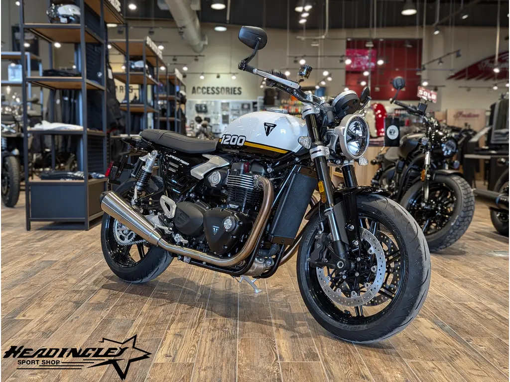 2026 Triumph Speed Twin 1200 // Crystal White/Sapphire Black