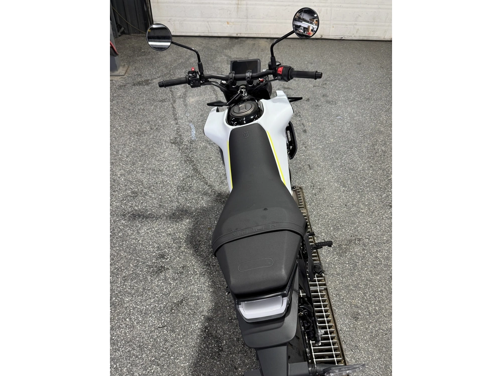 2024 Husqvarna Vitpilen 401 alt