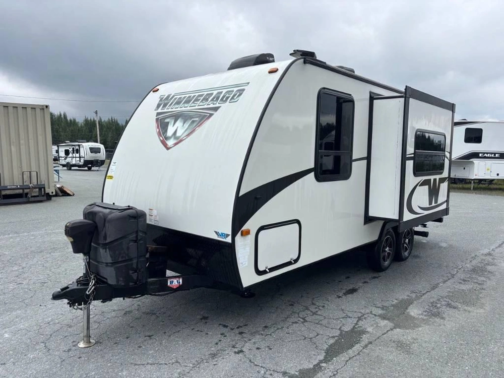 Winnebago Micro Minnie 2106fbs 2017 alt
