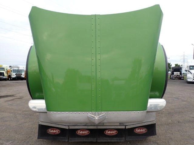 Peterbilt 589 2025