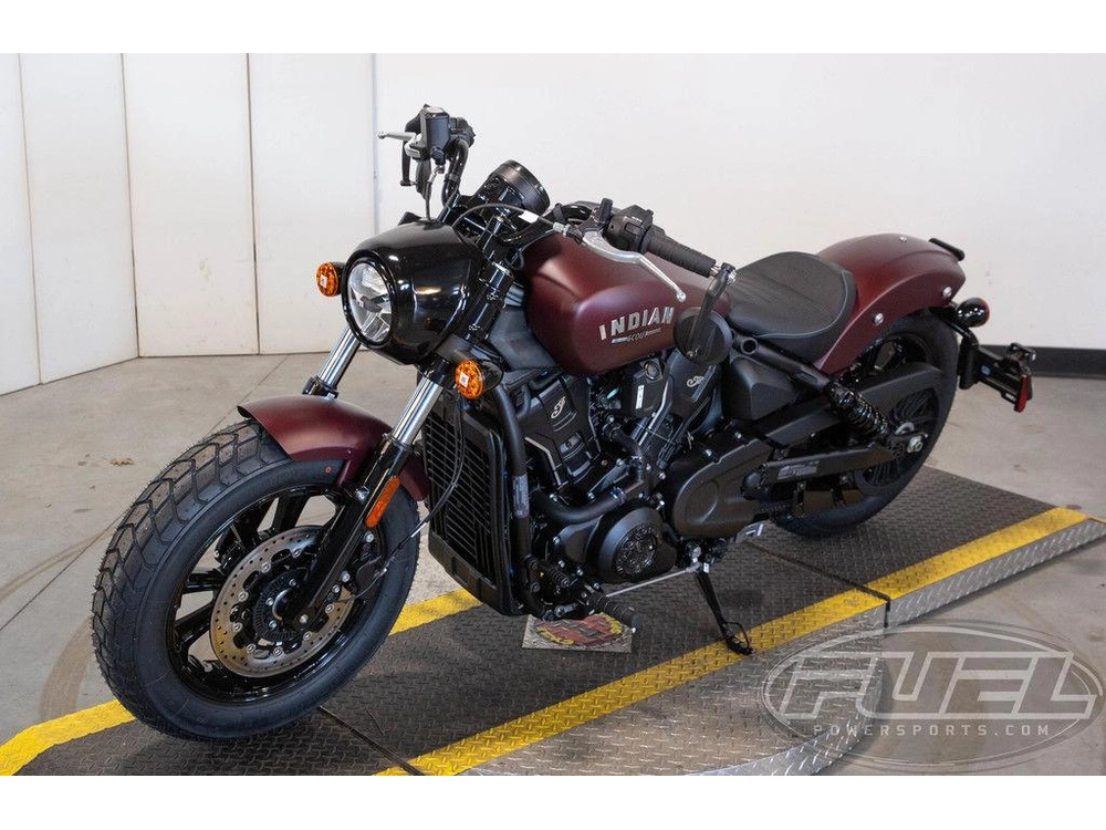 2026 Indian Motorcycle Scout® Bobber Limited +tech Maroon Metallic Smoke alt