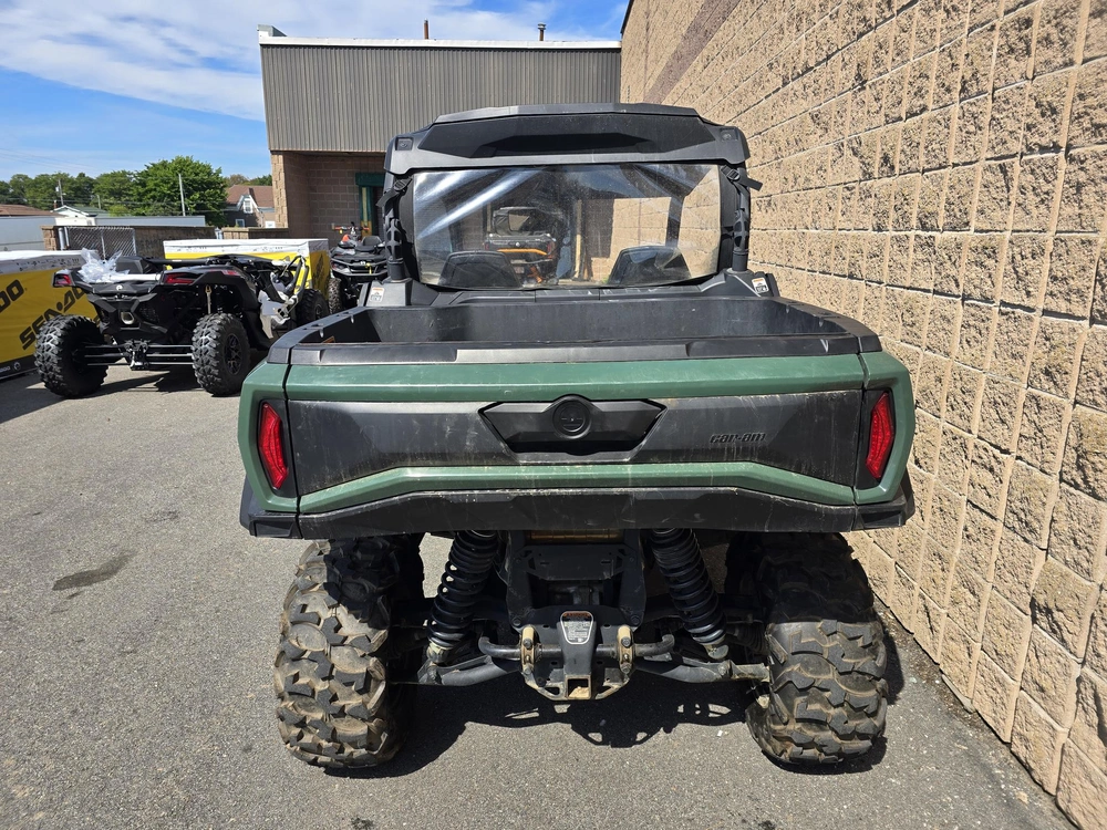 2024 Brp Commander Dps 700 alt