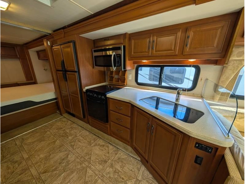 Fleetwood Bounder 33u 2011 alt