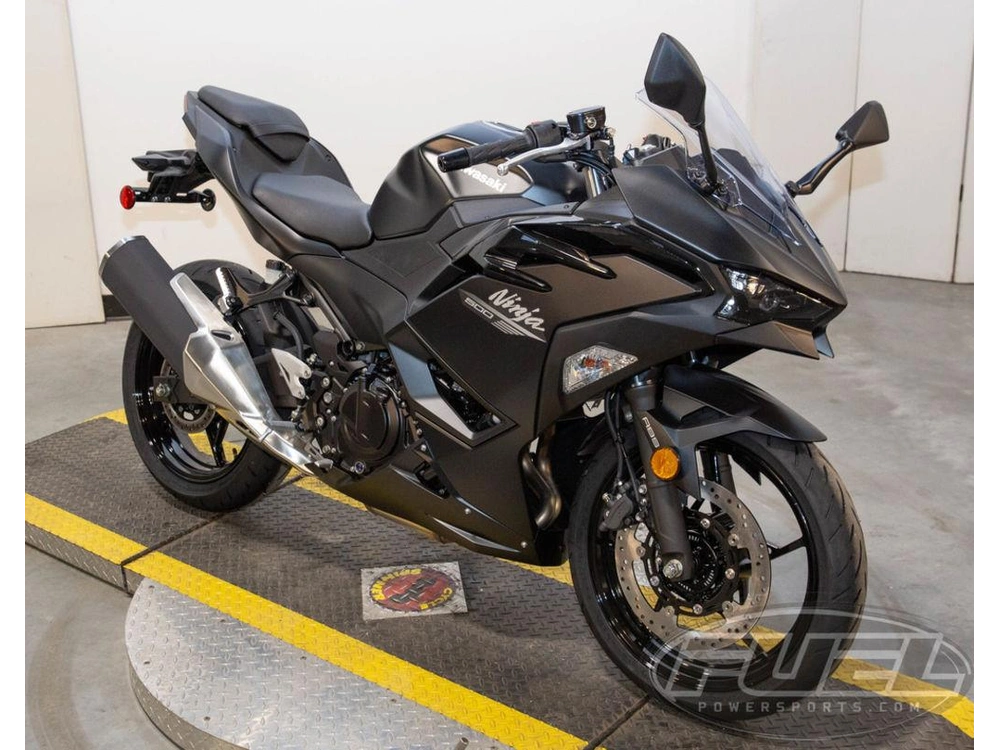 2026 Kawasaki Ninja® 500 Abs Metallic Flat Spark Black alt