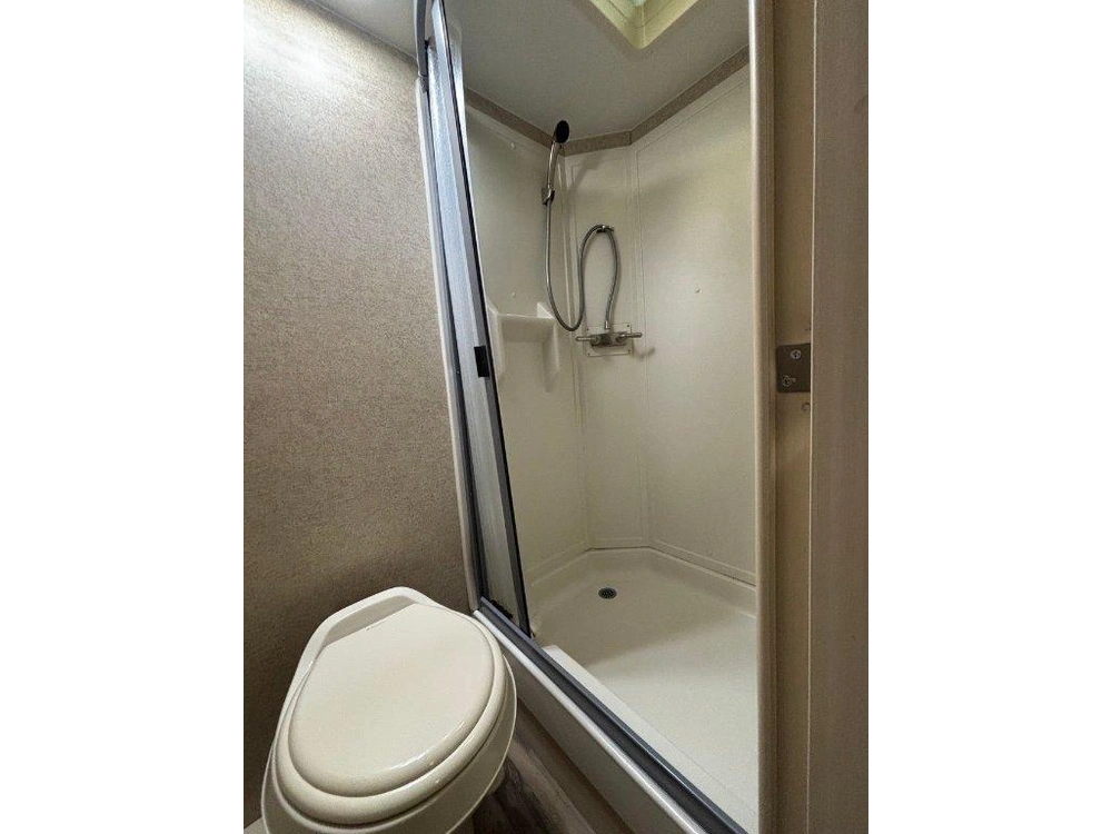 Winnebago Micro Minnie 2106fbs 2017 alt