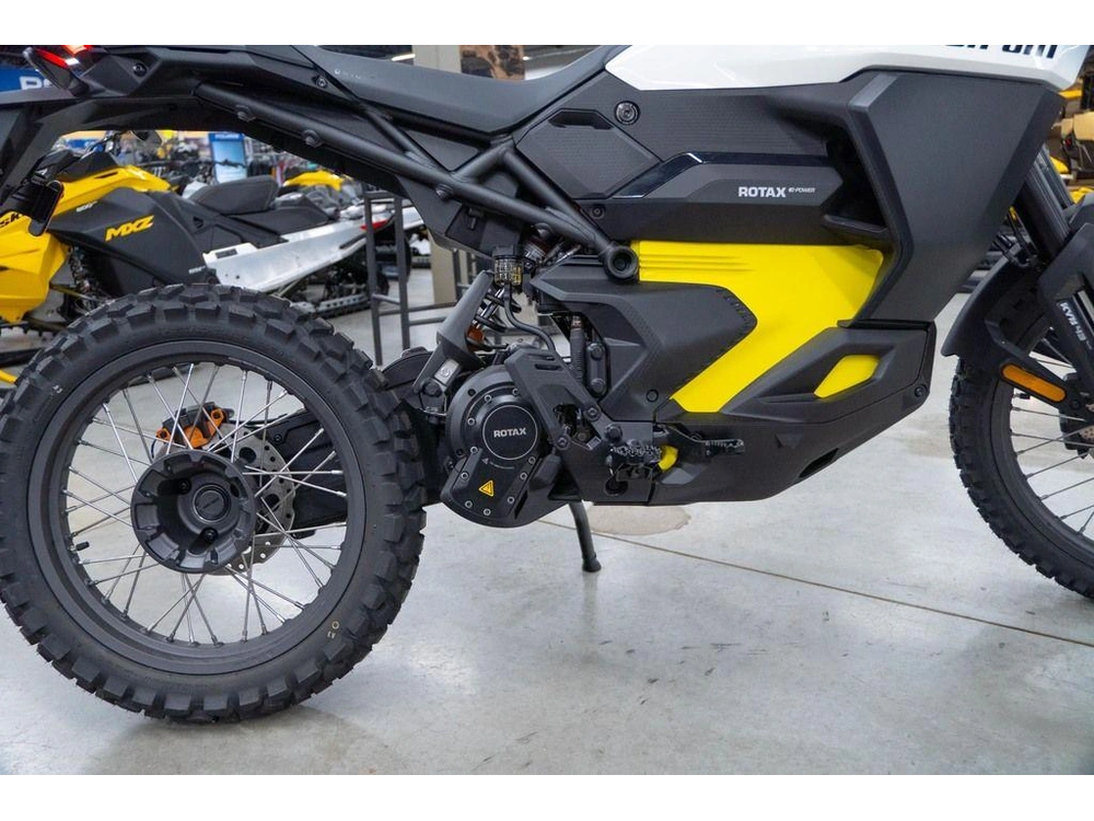2025 Can-am Origin White alt