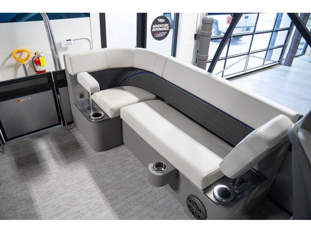 2023 Qwest Pontoons 8522 M-class Rls Rtz alt