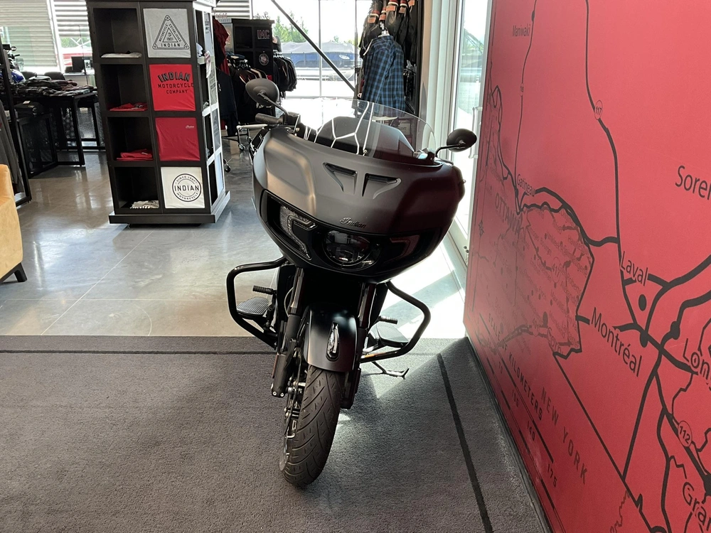 2024 Indian Motorcycle Challenger Dark Horse alt