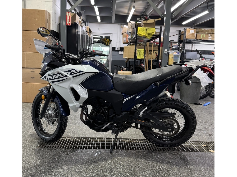 2022 Kawasaki Versys 300 alt