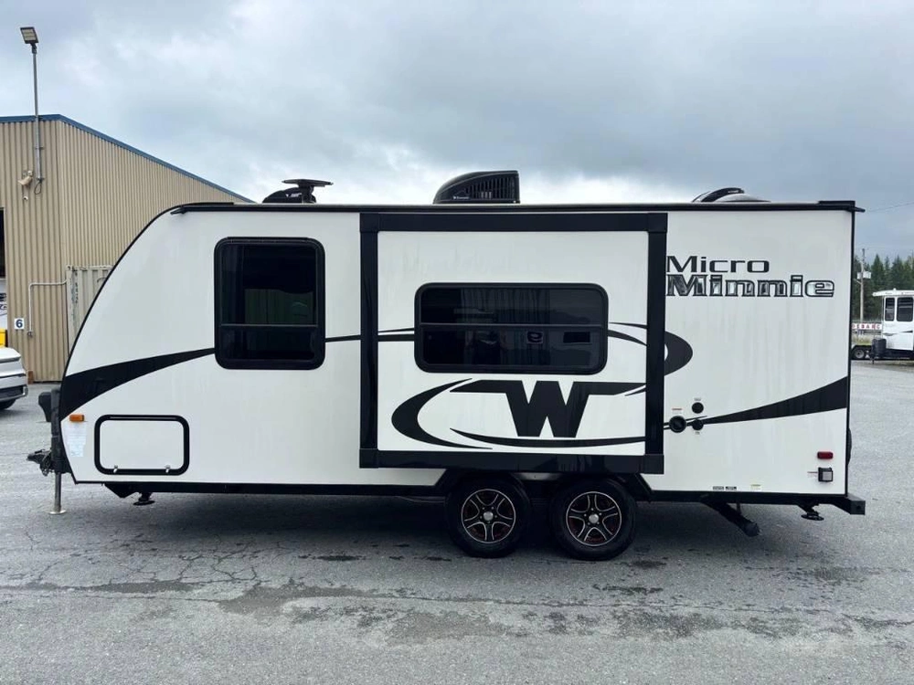 Winnebago Micro Minnie 2106fbs 2017 alt
