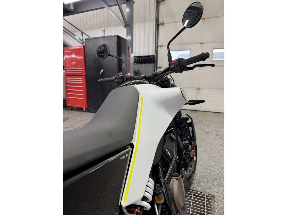 2024 Husqvarna Vitpilen 401 alt