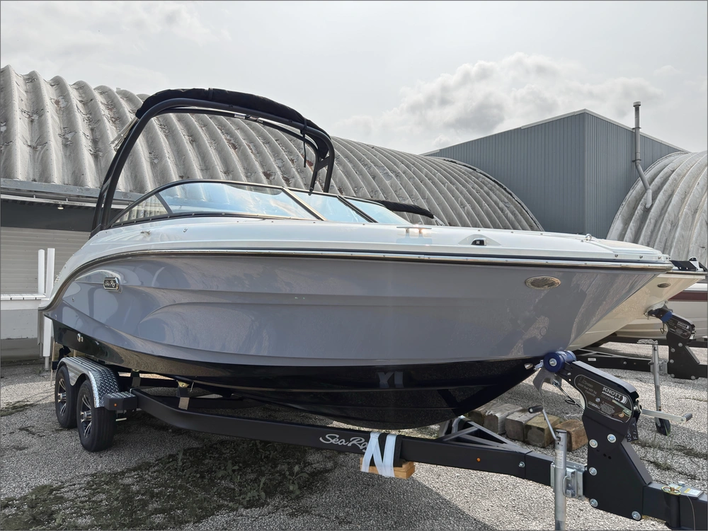 2027 Sea Ray Spo 210 alt
