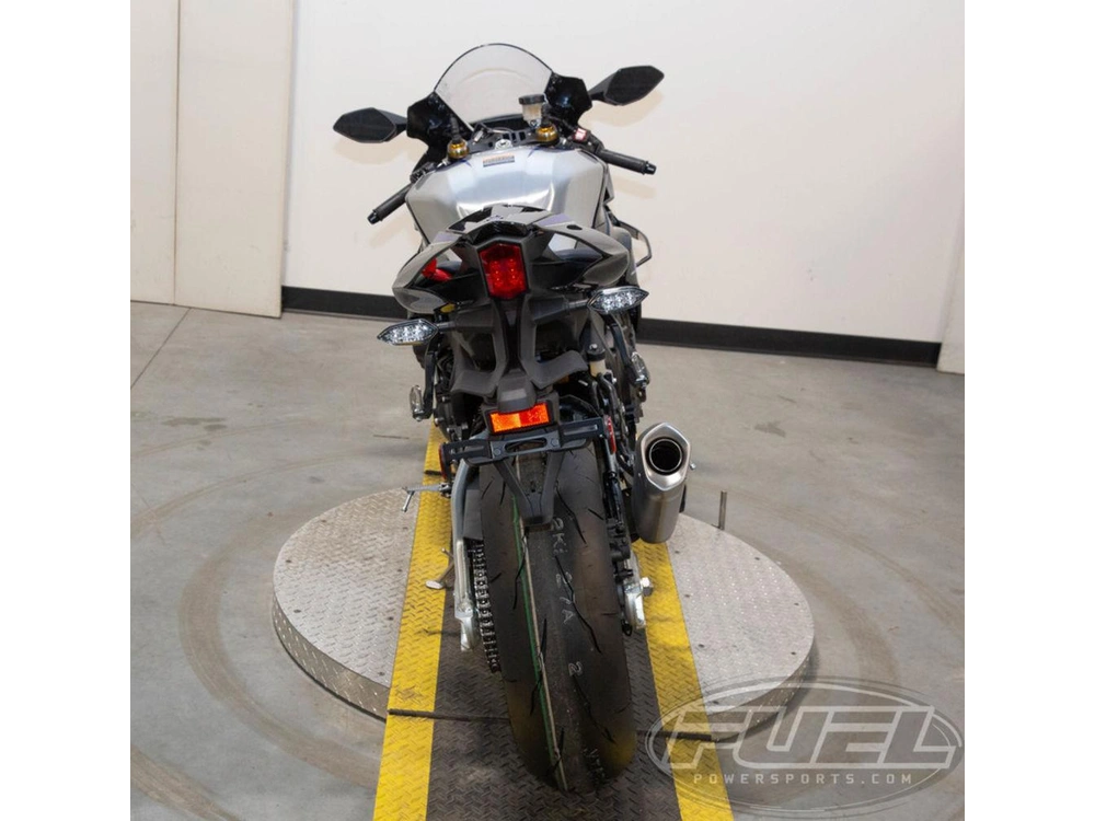 2026 Yamaha Yzf-r1m alt
