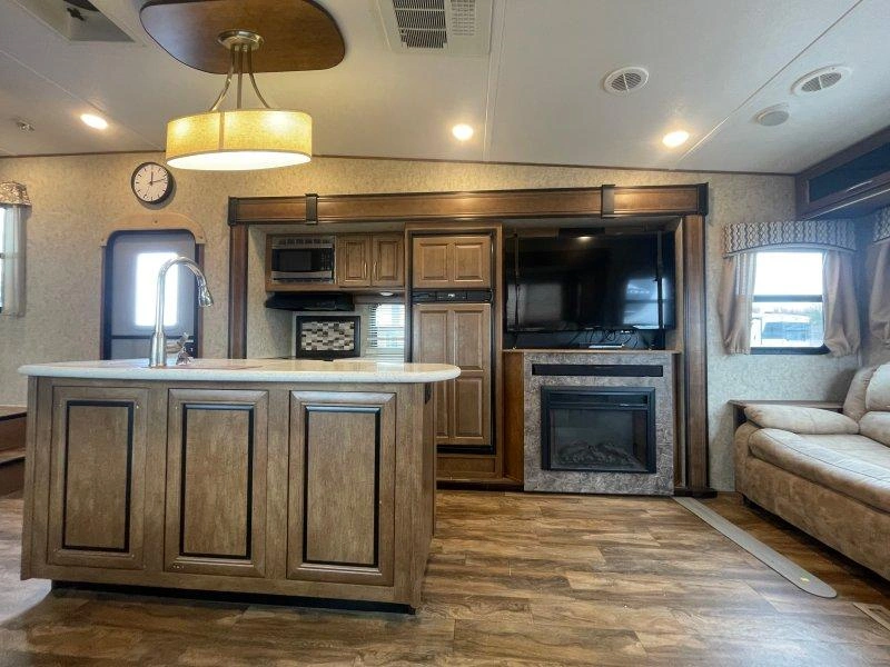 2017 Forest River Wildcat 29rlx alt
