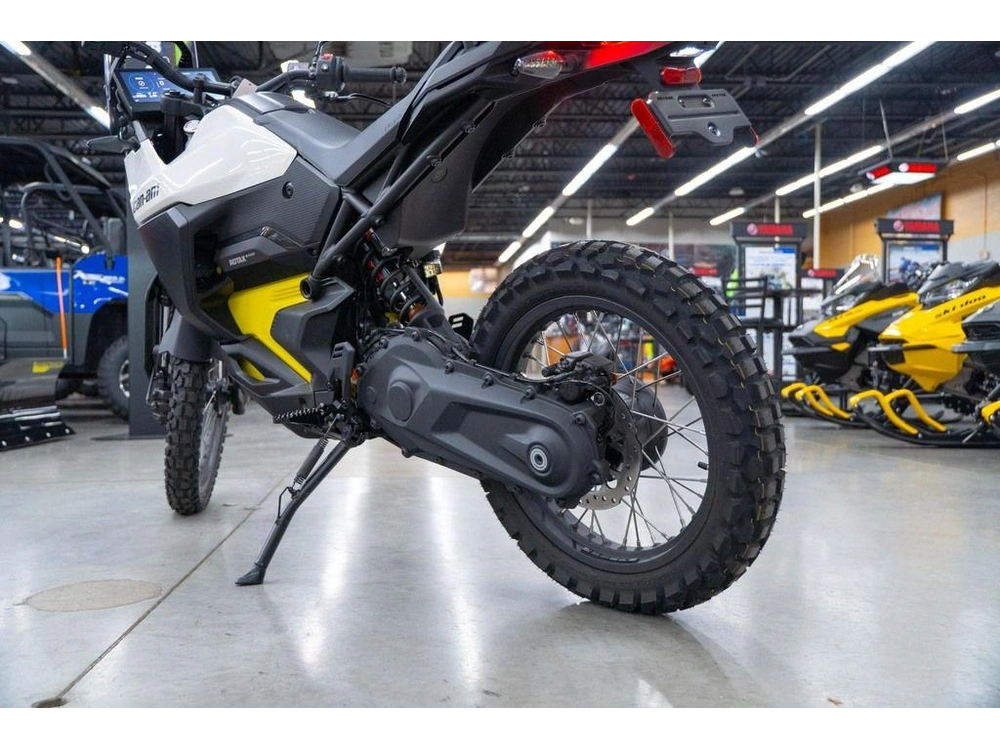 2025 Can-am Origin White alt