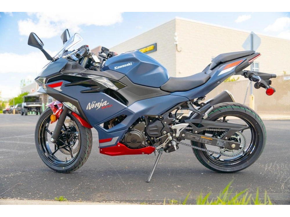 2026 Kawasaki Ninja® 500 Abs Metallic Matte Twilight Blue alt